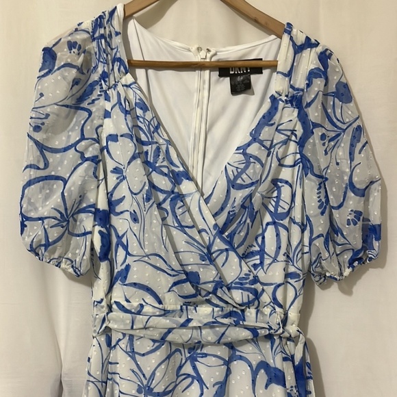 DKNY White and Blue Floral Flowy Dress a318 - Picture 2 of 5